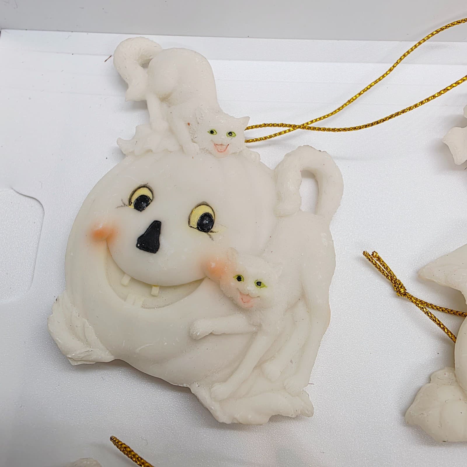 4 Vintage Ceramic Resin Halloween Ornaments Witch Bat Cats Pumpkin Off White - Thumbnail 5