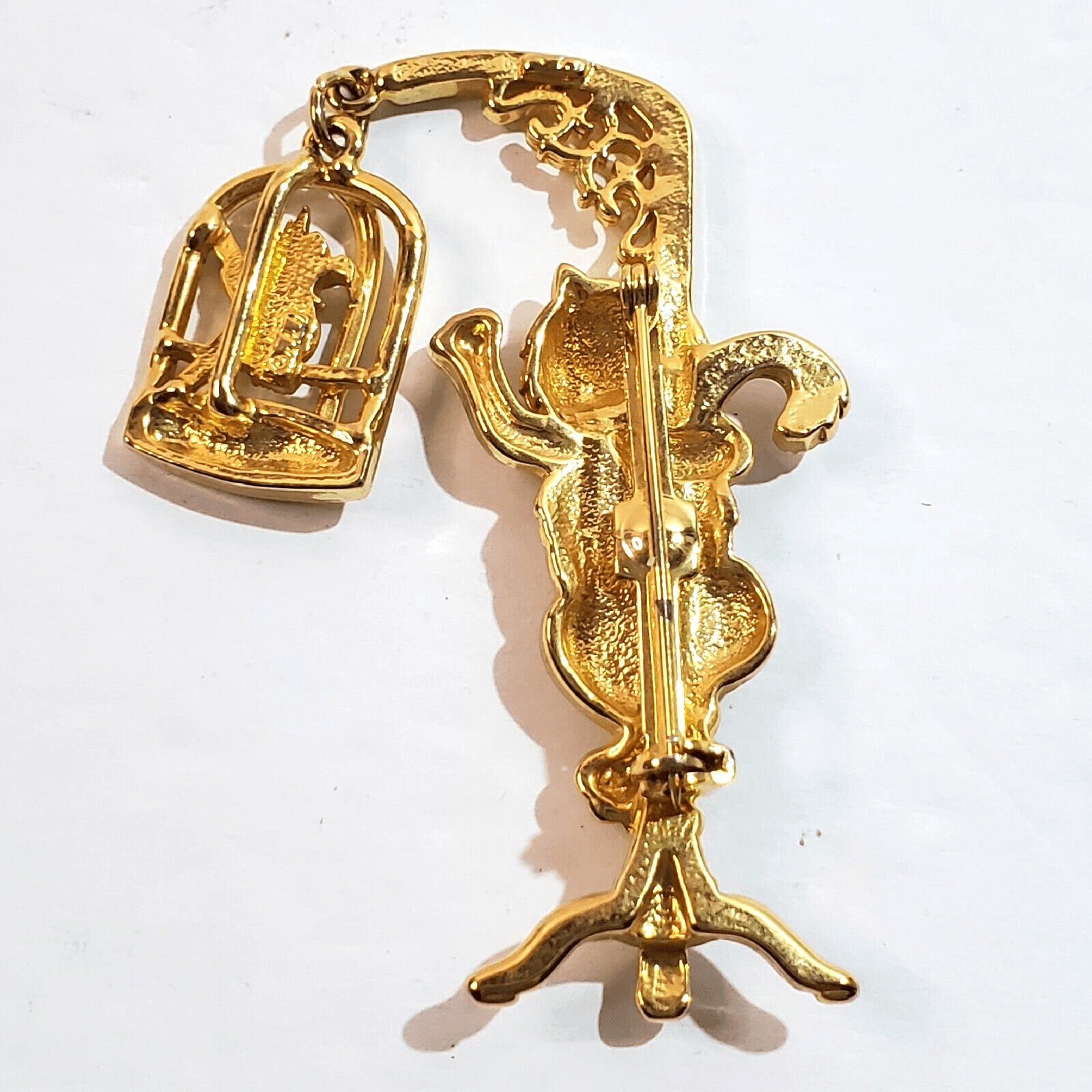 Vintage JJ Jonette Gold Tone Metal Cat Climbing on Birdcage Parrot Brooch Pin - Thumbnail 3