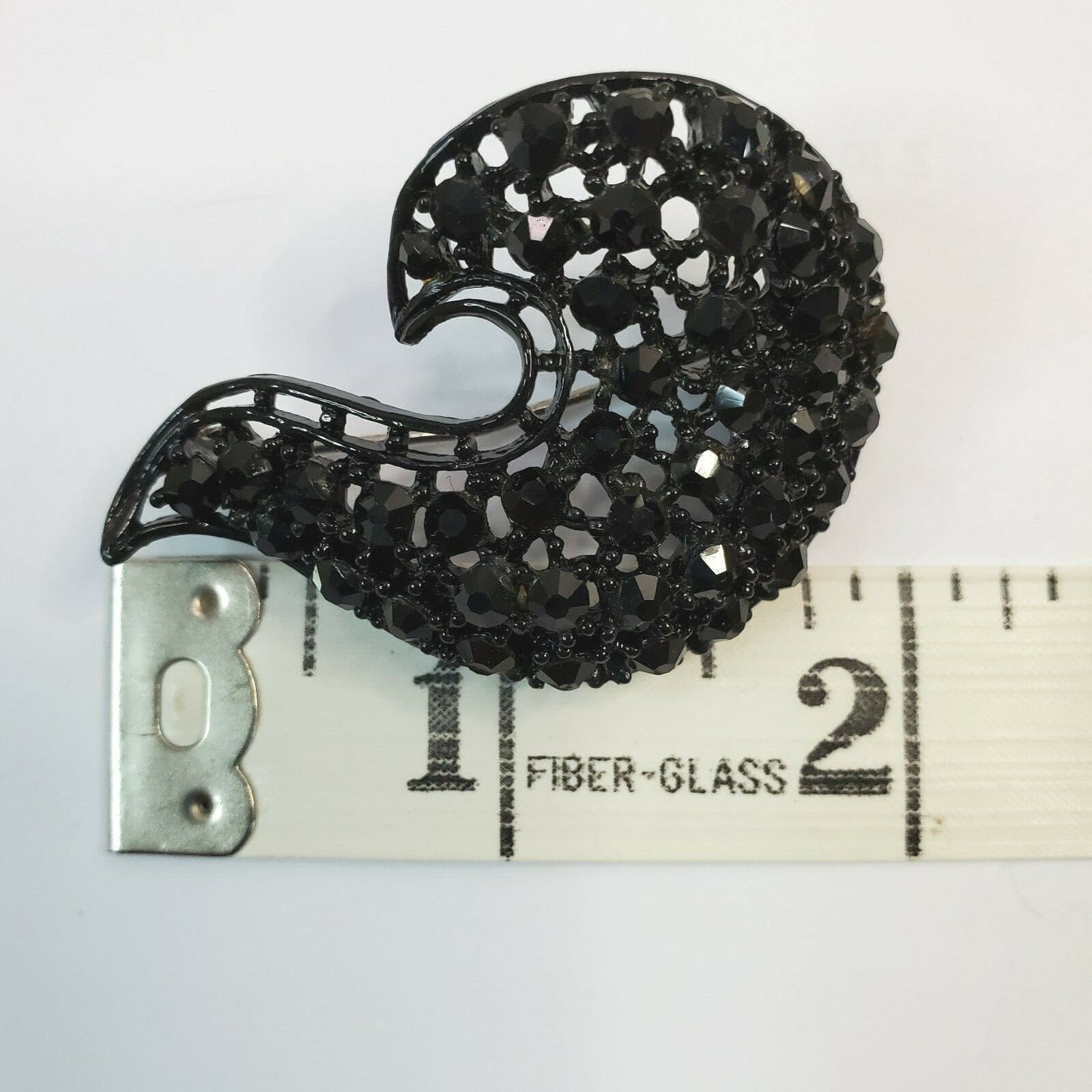 Vintage Unmarked Black Metal & Black Rhinestones Swoosh Curved Brooch Pin - Thumbnail 4