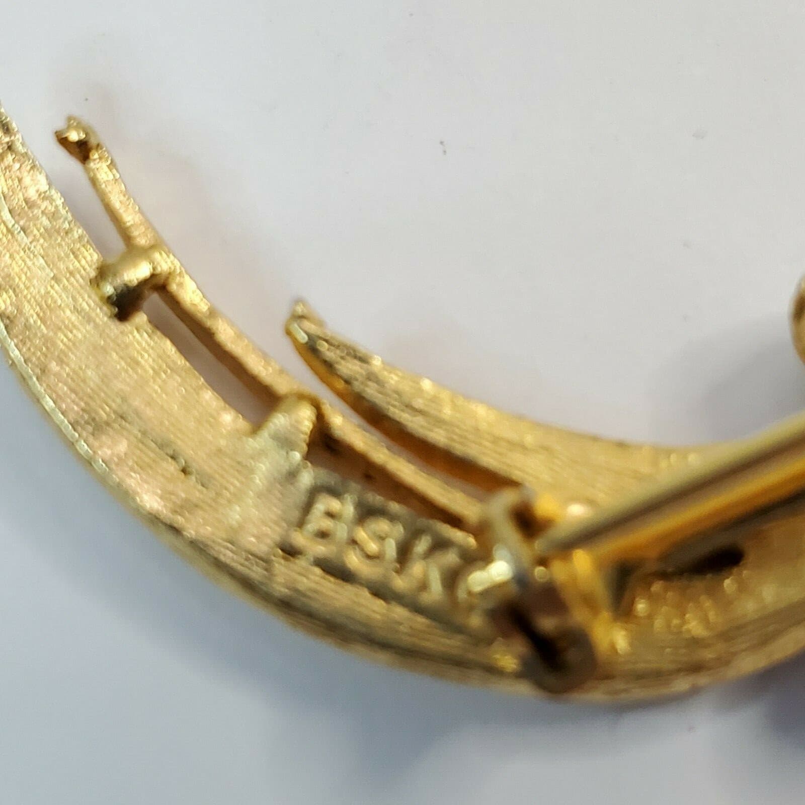 Vintage BSK Multi-Textured Gold Tone Faux Pearl Rhinestone Wisp Pin Brooch - Thumbnail 3