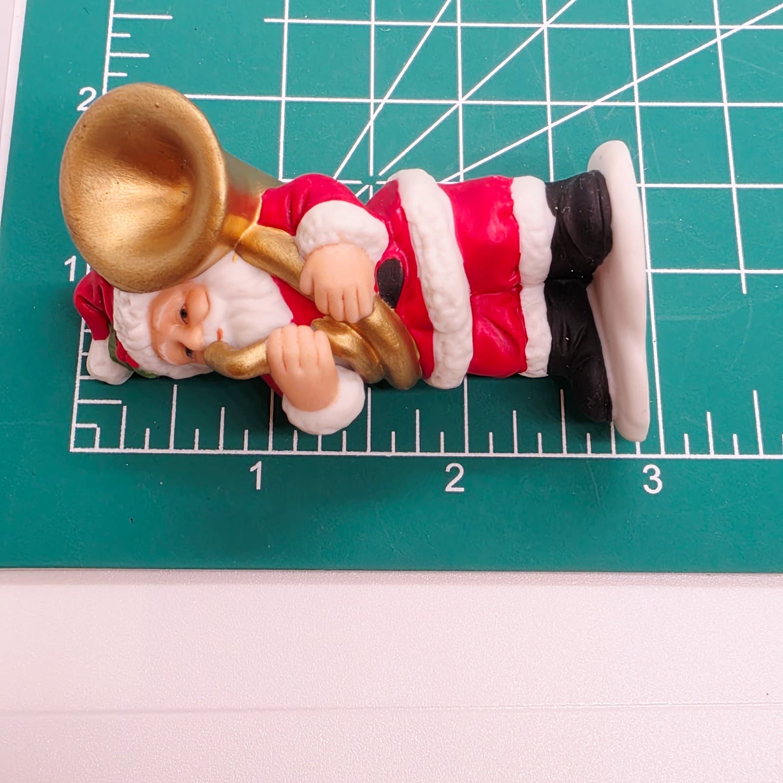 Vintage 1990 LEFTON Colonial Village Santa w/ Tuba Christmas Figurine #07921 - Thumbnail 6