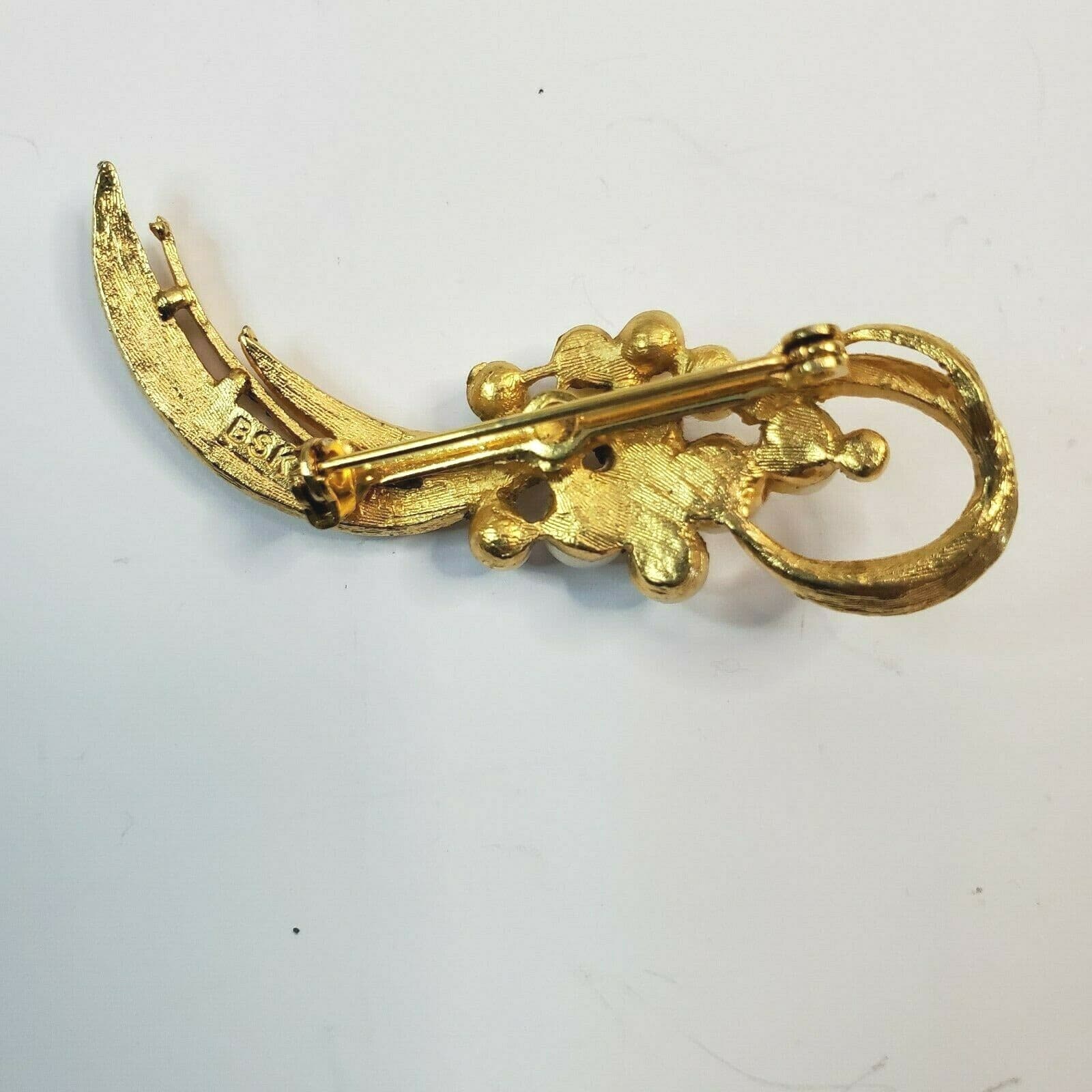 Vintage BSK Multi-Textured Gold Tone Faux Pearl Rhinestone Wisp Pin Brooch - Thumbnail 2