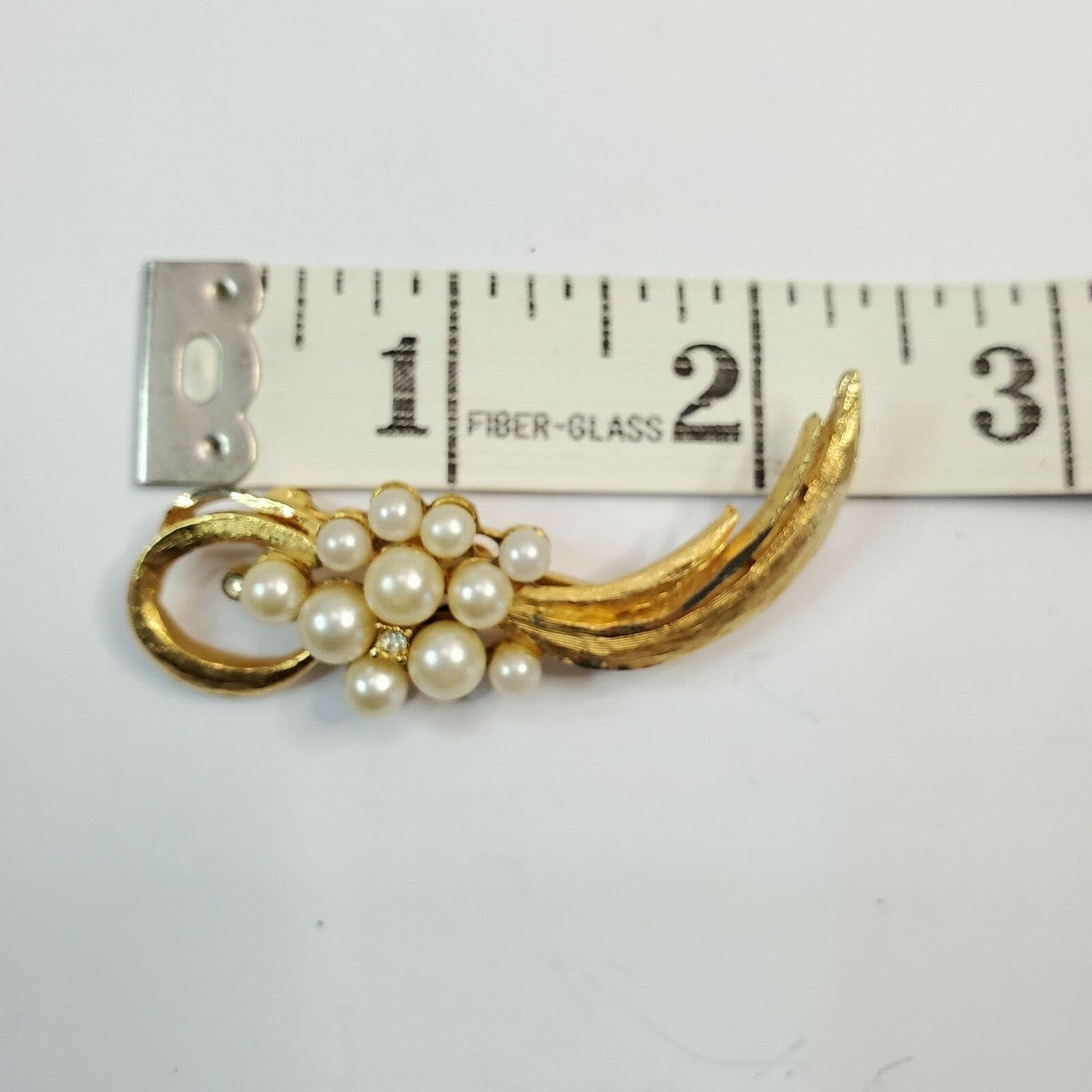 Vintage BSK Multi-Textured Gold Tone Faux Pearl Rhinestone Wisp Pin Brooch - Thumbnail 4