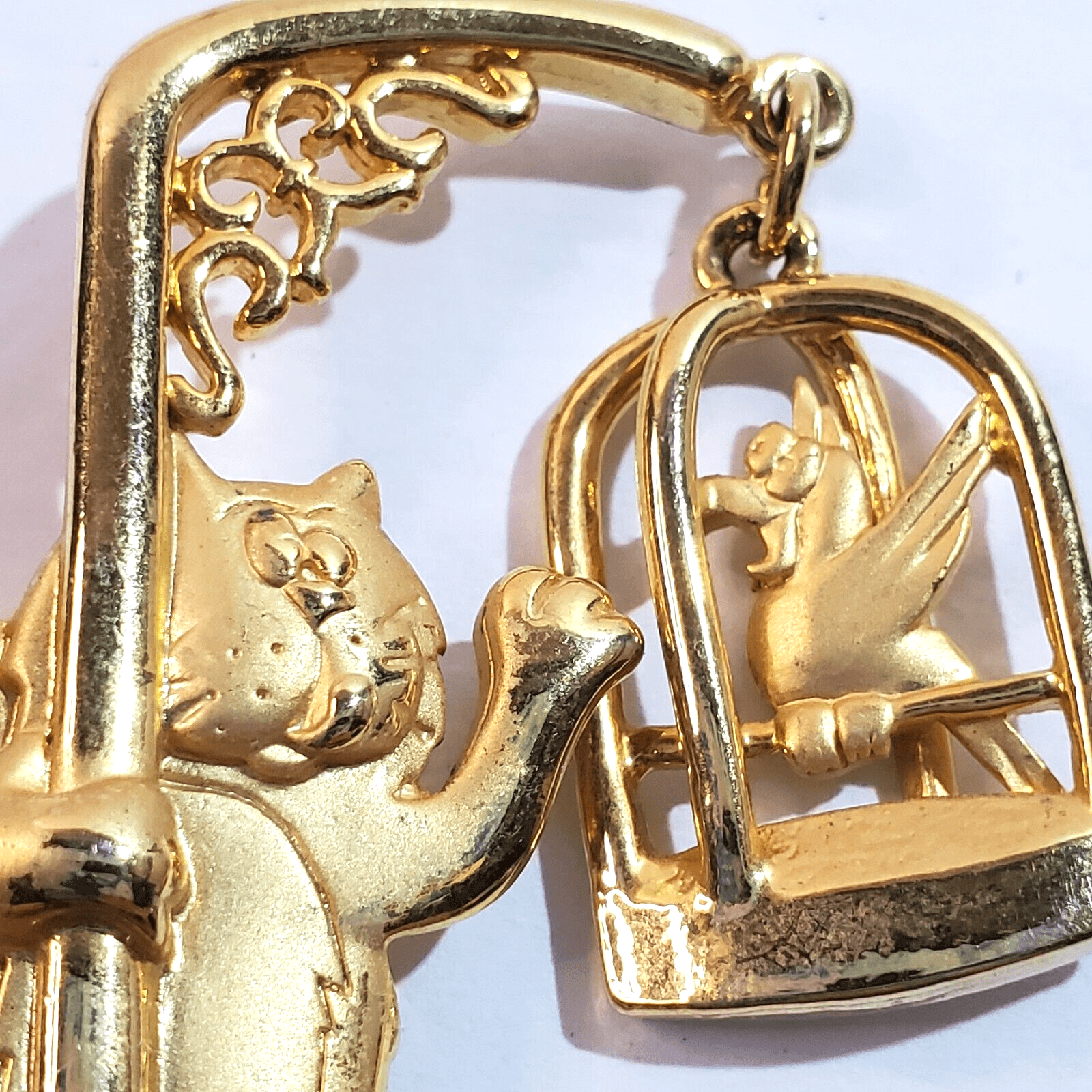 Vintage JJ Jonette Gold Tone Metal Cat Climbing on Birdcage Parrot Brooch Pin - Thumbnail 2