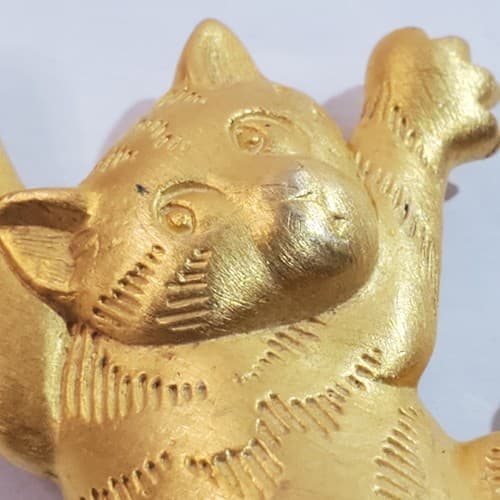 Vintage 1988 JJ Jonette Gold Tone Textured Metal Clawing Scared Cat Brooch Pin - Thumbnail 2