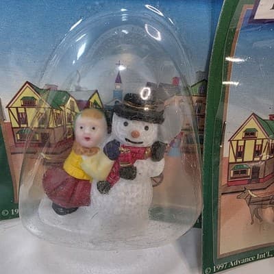 Lot of 5 Vintage Olde English Village Ceramic Christmas Scene Figures NOS - Thumbnail 7