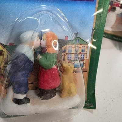 Lot of 5 Vintage Olde English Village Ceramic Christmas Scene Figures NOS - Thumbnail 5