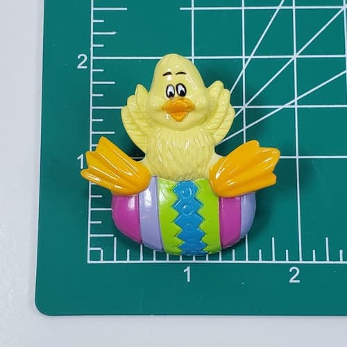 Vintage Plastic Yellow Duck Sitting On a Colorful Easter Egg Spring Brooch Pin - Thumbnail 3