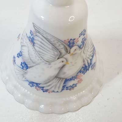 Vintage Staffordshire Fine Bone China Elizabethan Bell Doves Blue Flowers - Thumbnail 2