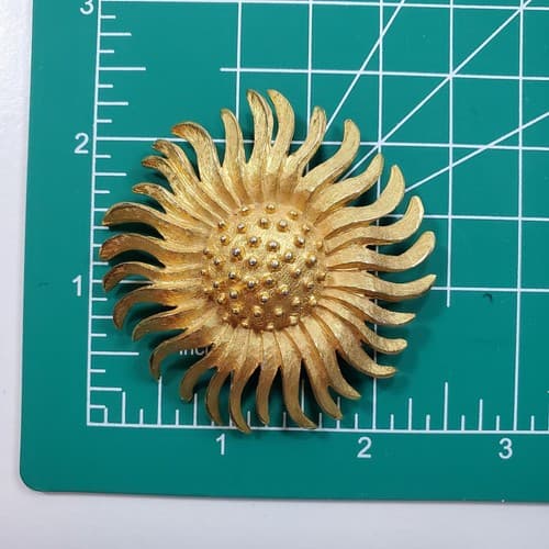 Gold Tone Textured Metal Sunflower Floral Flower Brooch Pin Jewelry - Thumbnail 3