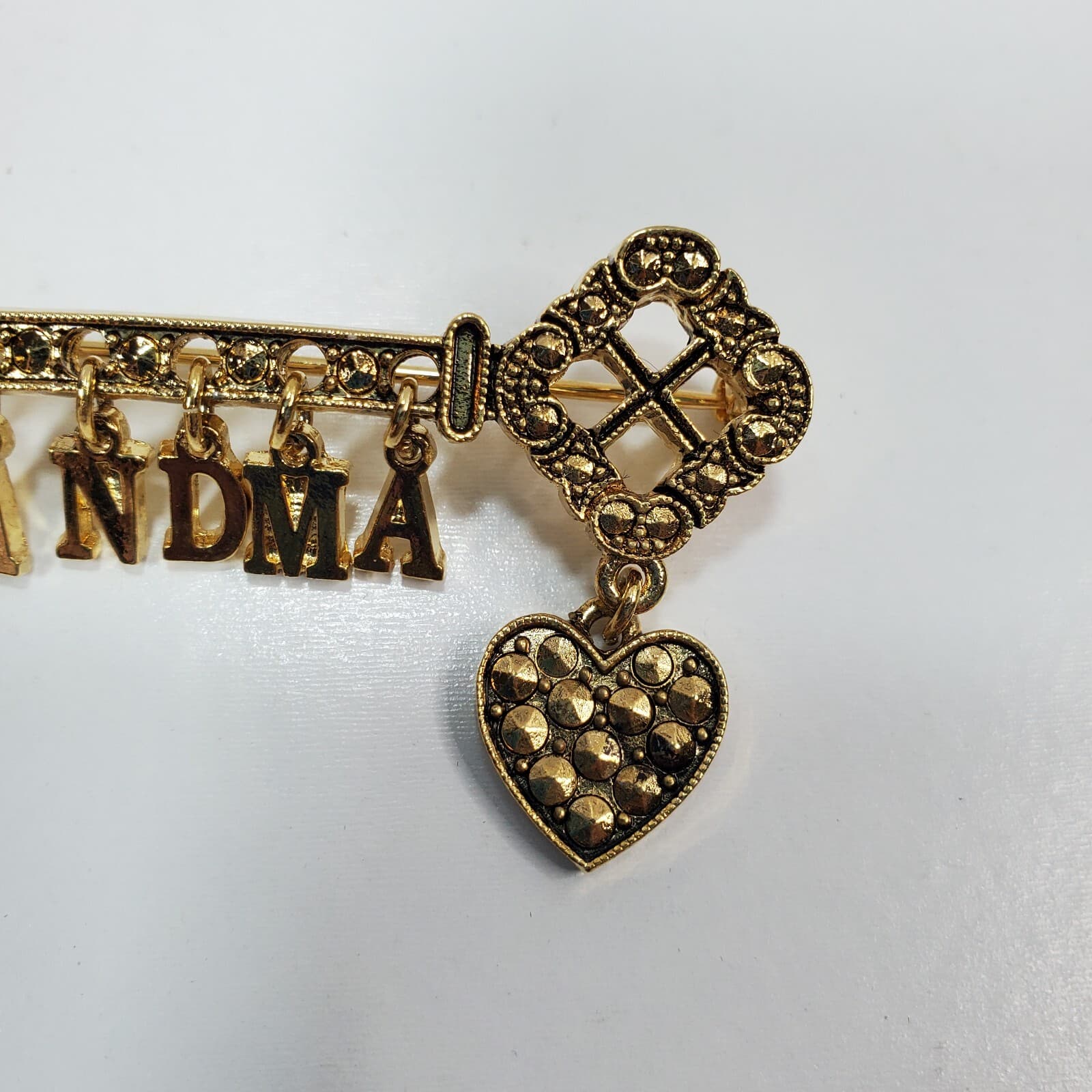 Textured Gold Tone Dangle Grandma Letters Key to My Heart Brooch Pin - Thumbnail 3