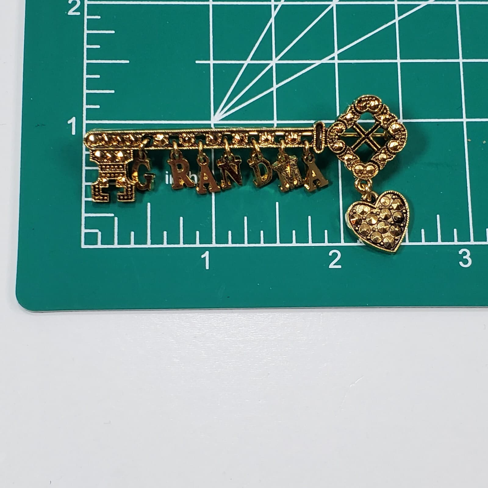 Textured Gold Tone Dangle Grandma Letters Key to My Heart Brooch Pin - Thumbnail 4