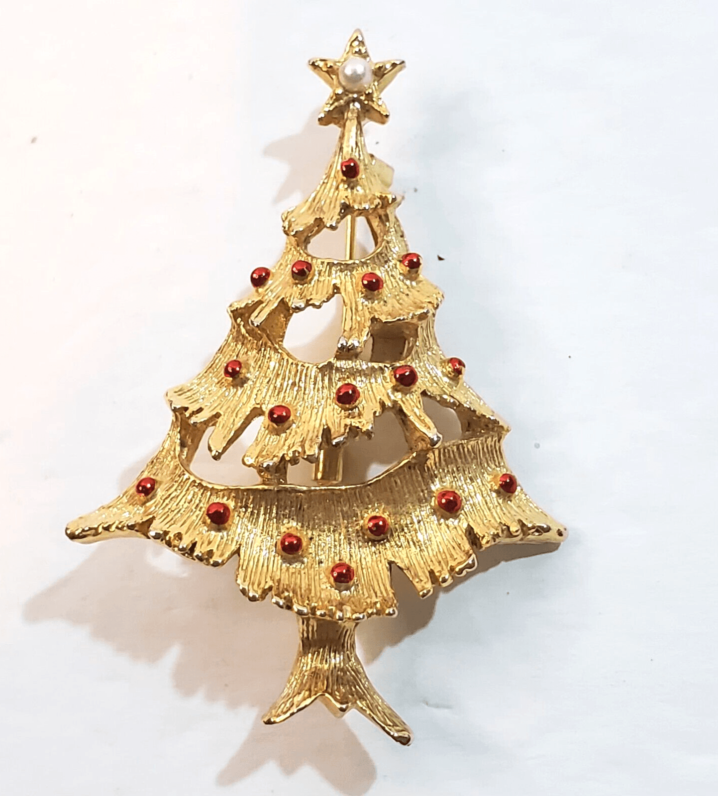 Vintage Gerry's Gold Tone Metal Red Enamel Faux Pearl Christmas Tree Brooch Pin
