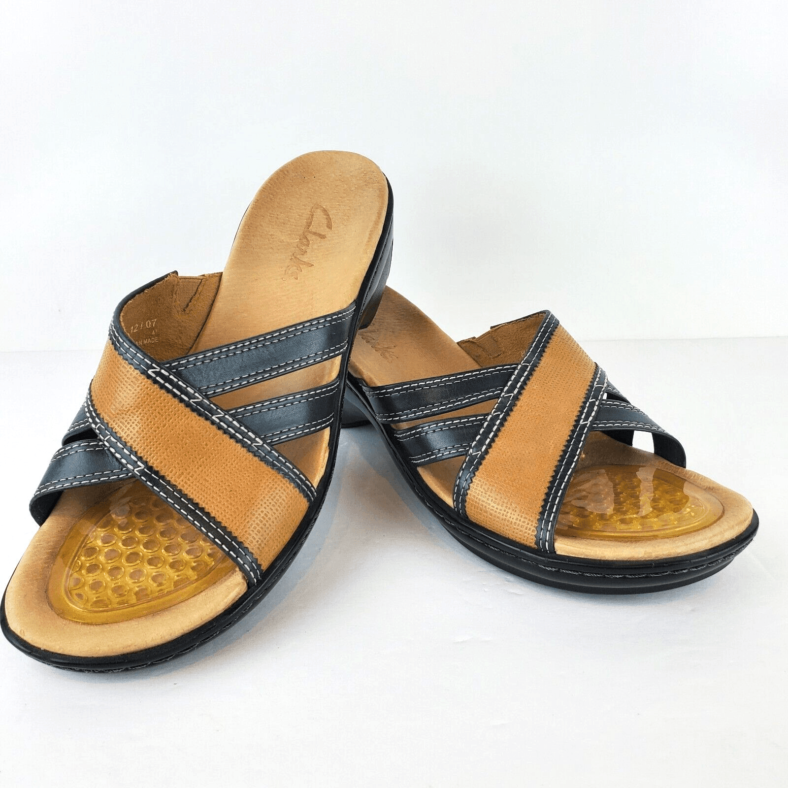 Clarks Black & Tan Leather Criss-Cross Slip-On Sandals Women's Size 8M