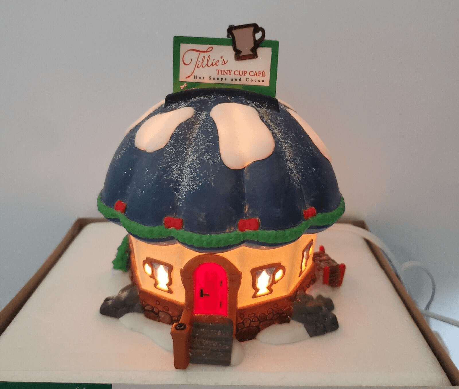 Vintage Dept 56 North Pole Series Tillie's Tiny Cup Café Village 1998 Retired