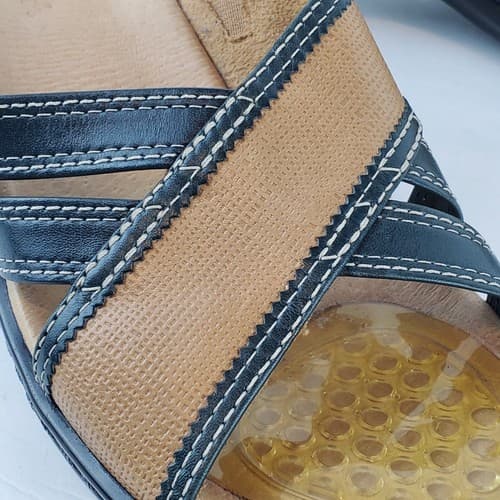 Clarks Black & Tan Leather Criss-Cross Slip-On Sandals Women's Size 8M - Thumbnail 10