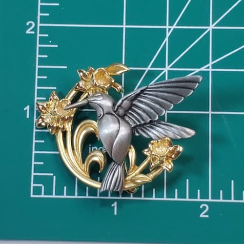 Signed JJ Hummingbird In Flowers Pewter Gold Tone Brooch Pin in Box - Thumbnail 5