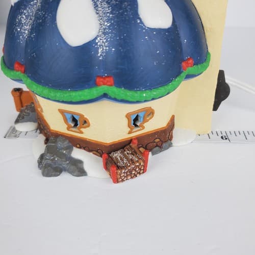Vintage Dept 56 North Pole Series Tillie's Tiny Cup Café Village 1998 Retired - Thumbnail 12