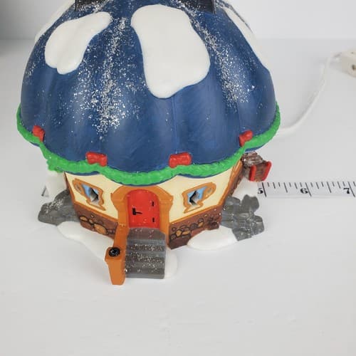 Vintage Dept 56 North Pole Series Tillie's Tiny Cup Café Village 1998 Retired - Thumbnail 11