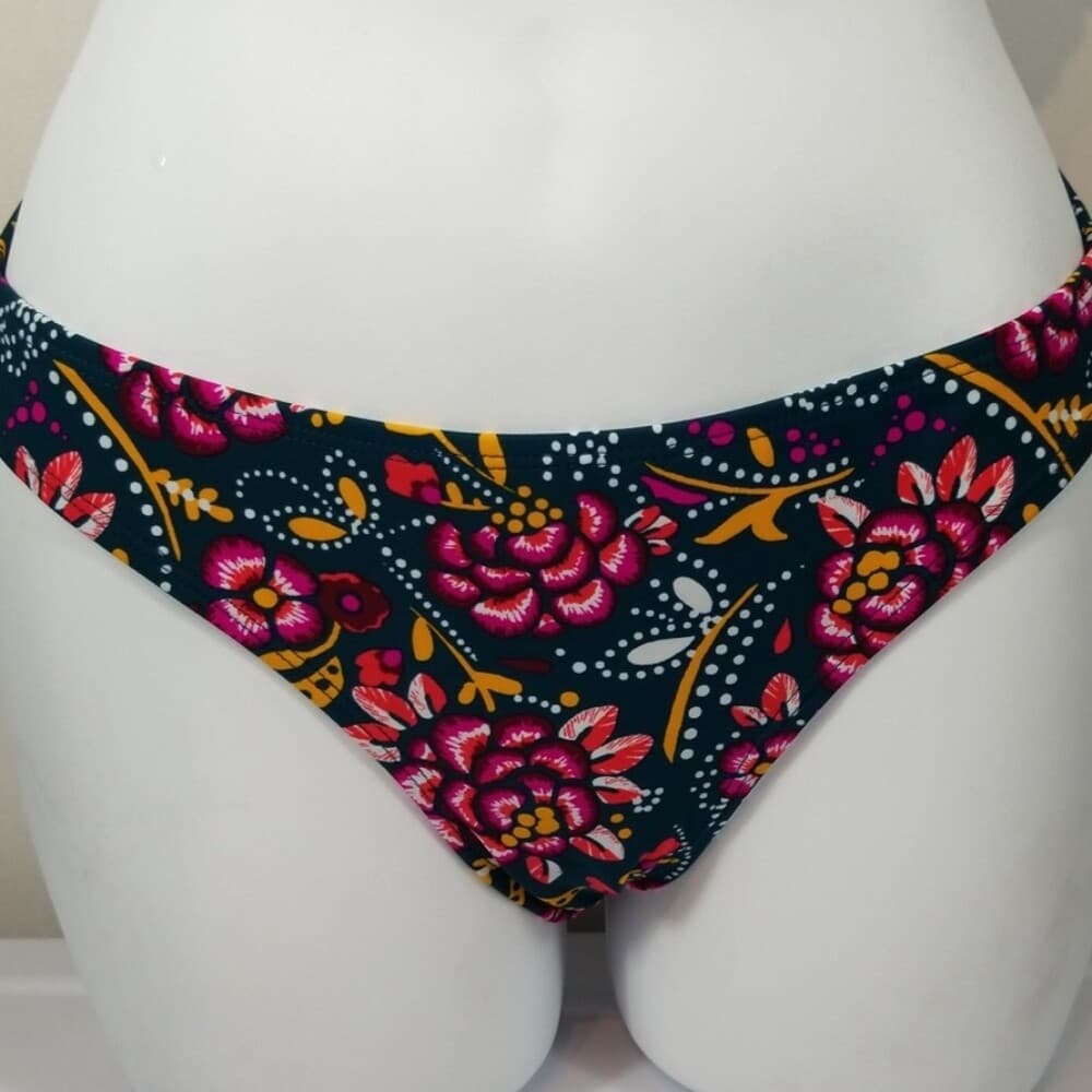 Xhilaration 2 piece Floral Swimsuit Bikini Criss Cross Back Straps Size Small - Thumbnail 4