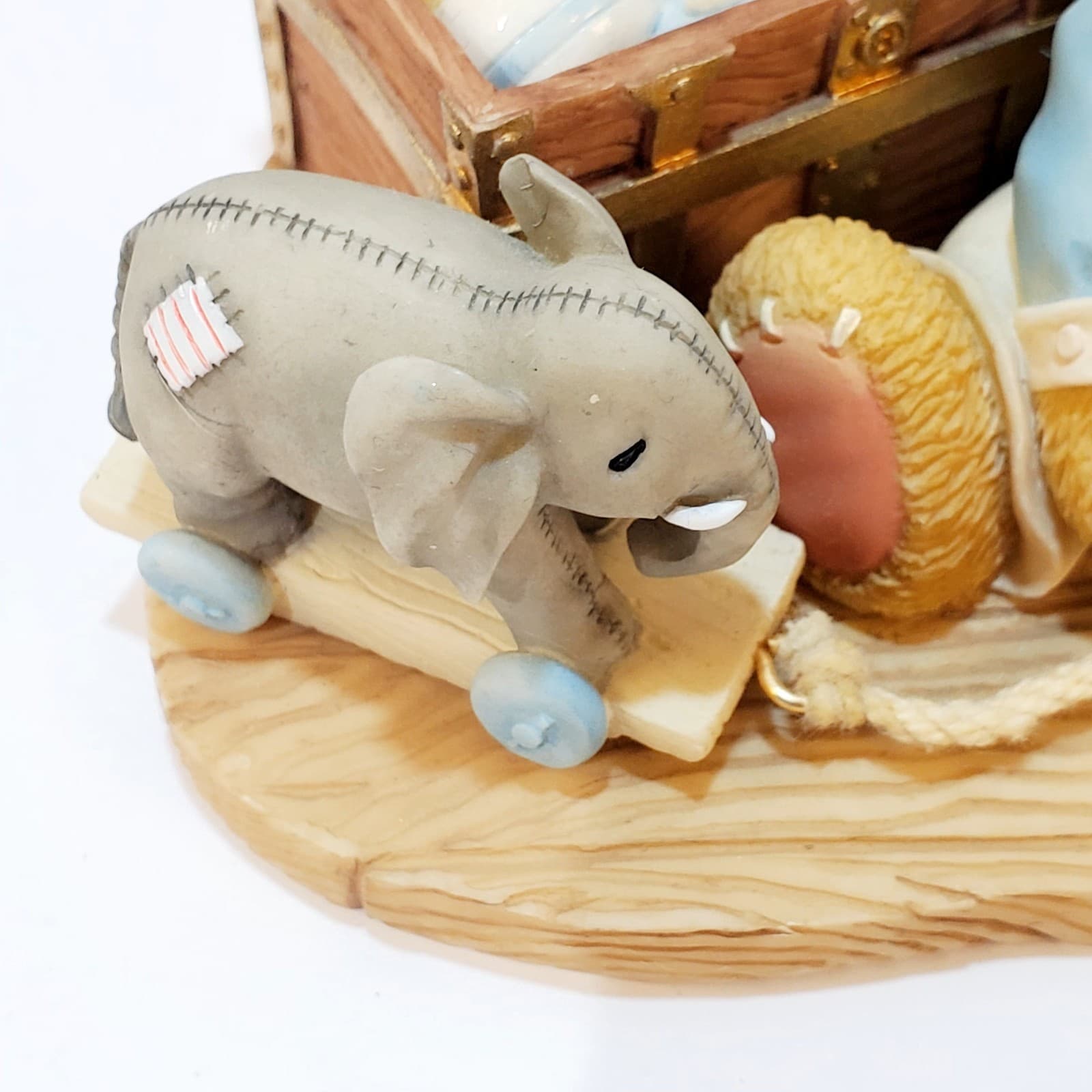 Vtg 1999 Cherished Teddies Wilfred Lifetime of Friendship Trunk Full Figurine - Thumbnail 3