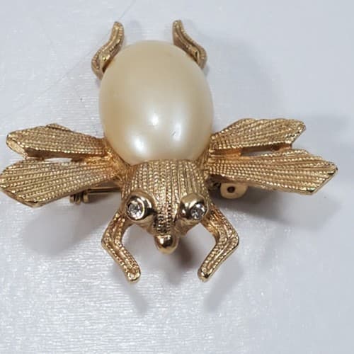 Vintage Textured Gold Tone Faux Pearl Cabochon Jelly Belly Insect Fly Brooch Pin