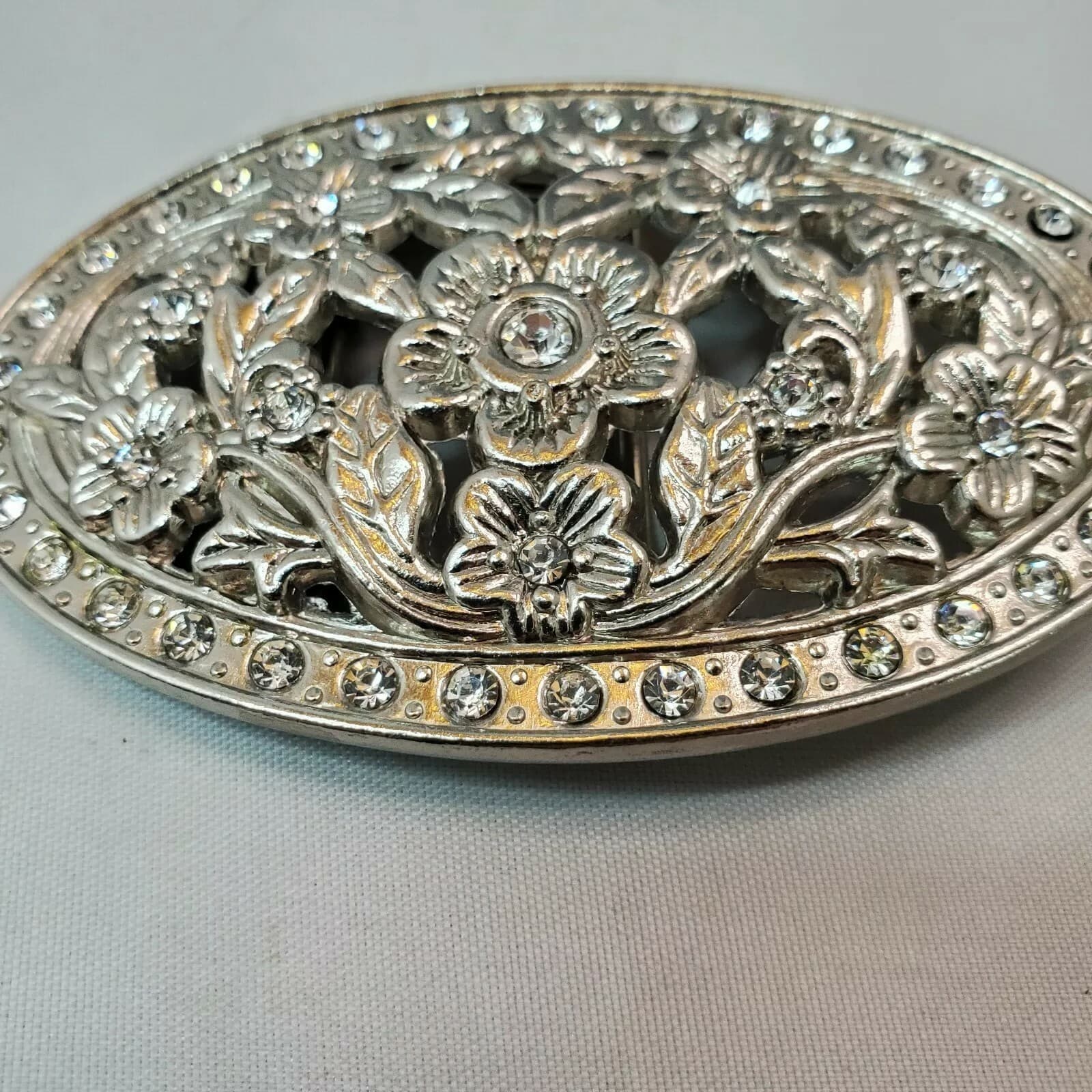 Oval Silver Tone Metalwork Belt Buckle Rhinestones Flowers Leaves Cutout Western - Thumbnail 2