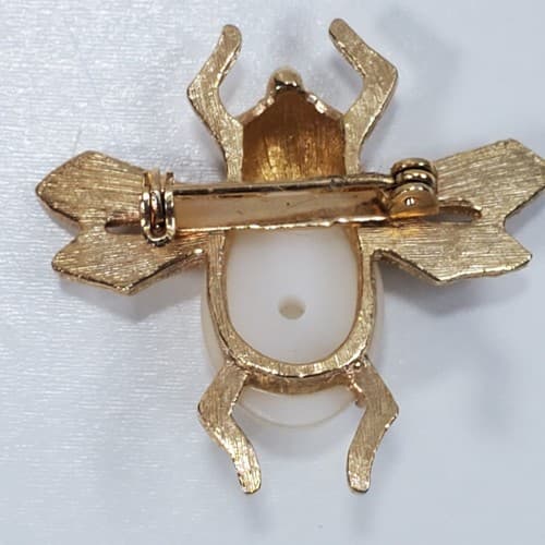 Vintage Textured Gold Tone Faux Pearl Cabochon Jelly Belly Insect Fly Brooch Pin - Thumbnail 3