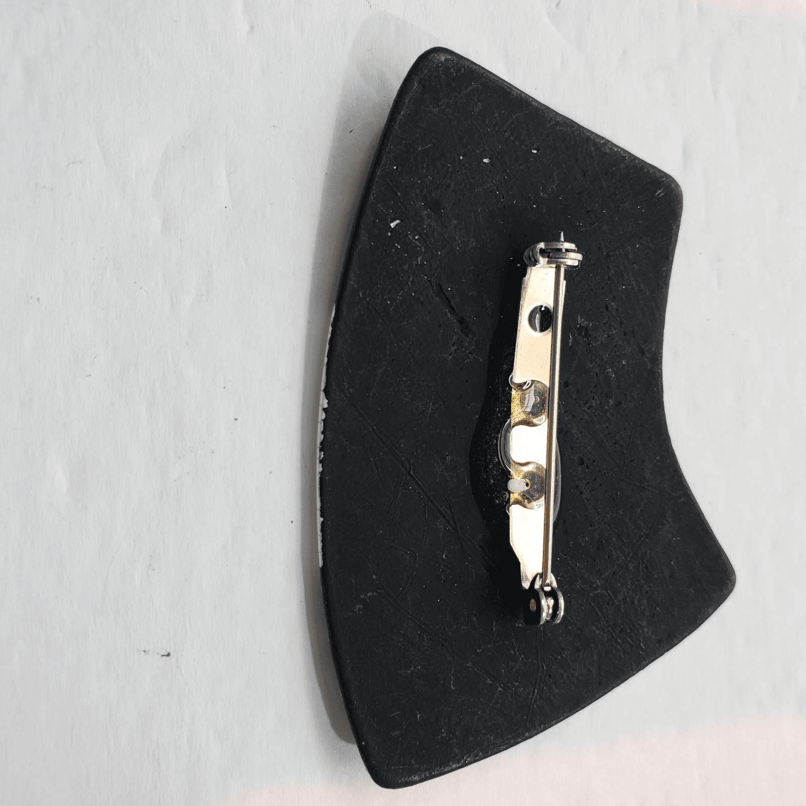 Vintage 80's Wooden Painted Eclectic Modern Art Brooch Pin Black White Gold - Thumbnail 2