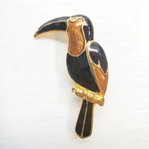 Vtg Gold Tone Metal and Enamel Rhinestone Eye Toucan Tropical Bird Brooch Pin