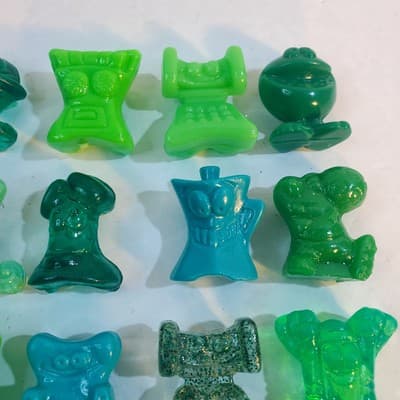 Vtg Mixed 1990's Gogos Crazy Bones Lot of 20 Various Shades of Green Collectible - Thumbnail 5