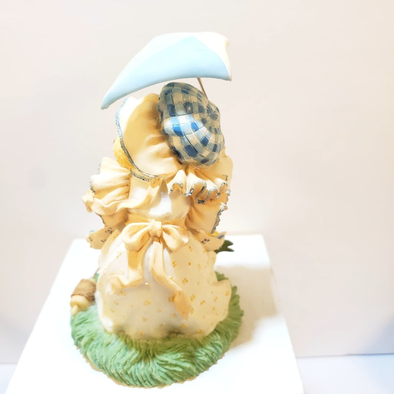Vintage 1997 Cherished Teddies Megan Spring Brings A Season Of Beauty Figurine - Thumbnail 3