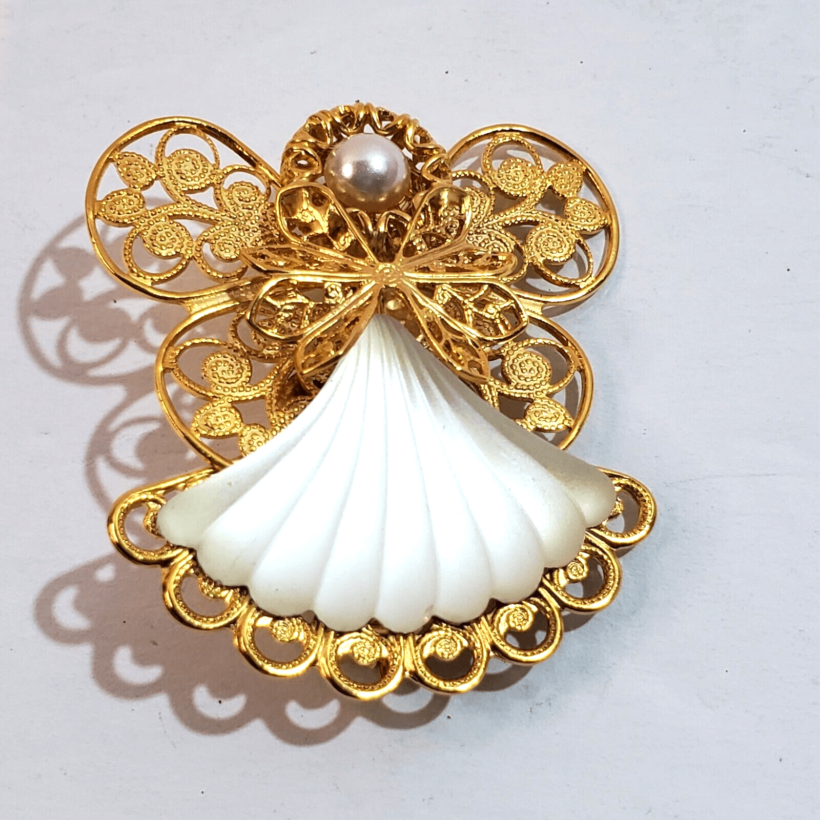 Vtg 1998 Jane Davis Angel Of Love Faux Pearl Cut Out Gold Tone Wings Brooch Pin