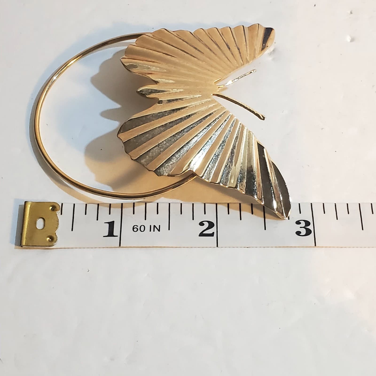 Vintage Large Gold Tone Pleated Metal Butterfly Scarf Hanger Holder Brooch Pin - Thumbnail 3