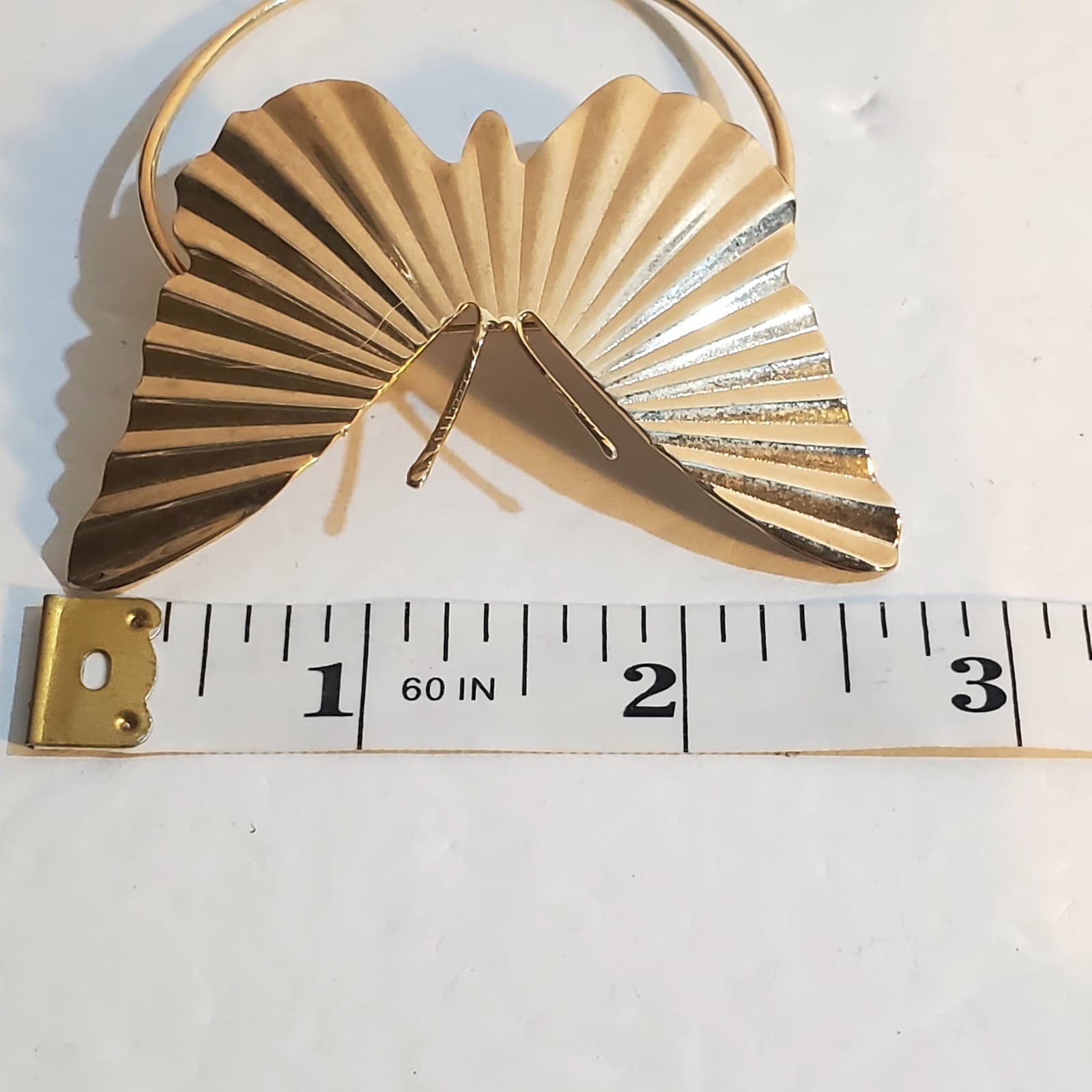 Vintage Large Gold Tone Pleated Metal Butterfly Scarf Hanger Holder Brooch Pin - Thumbnail 4