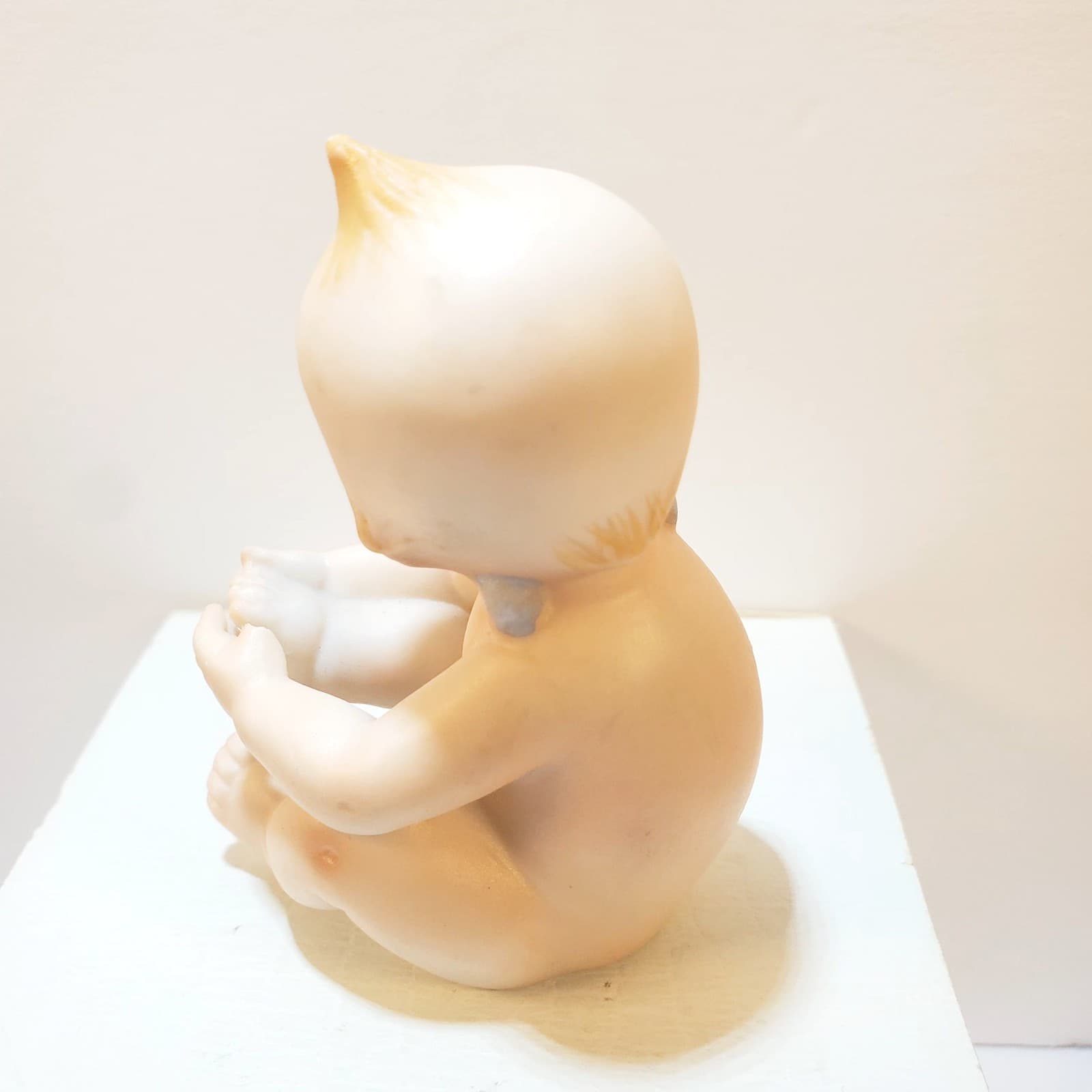 Vtg Kewpie Sitting Holding Foot Bisque Blue Wing Cherub Figurine Made In Japan - Thumbnail 3