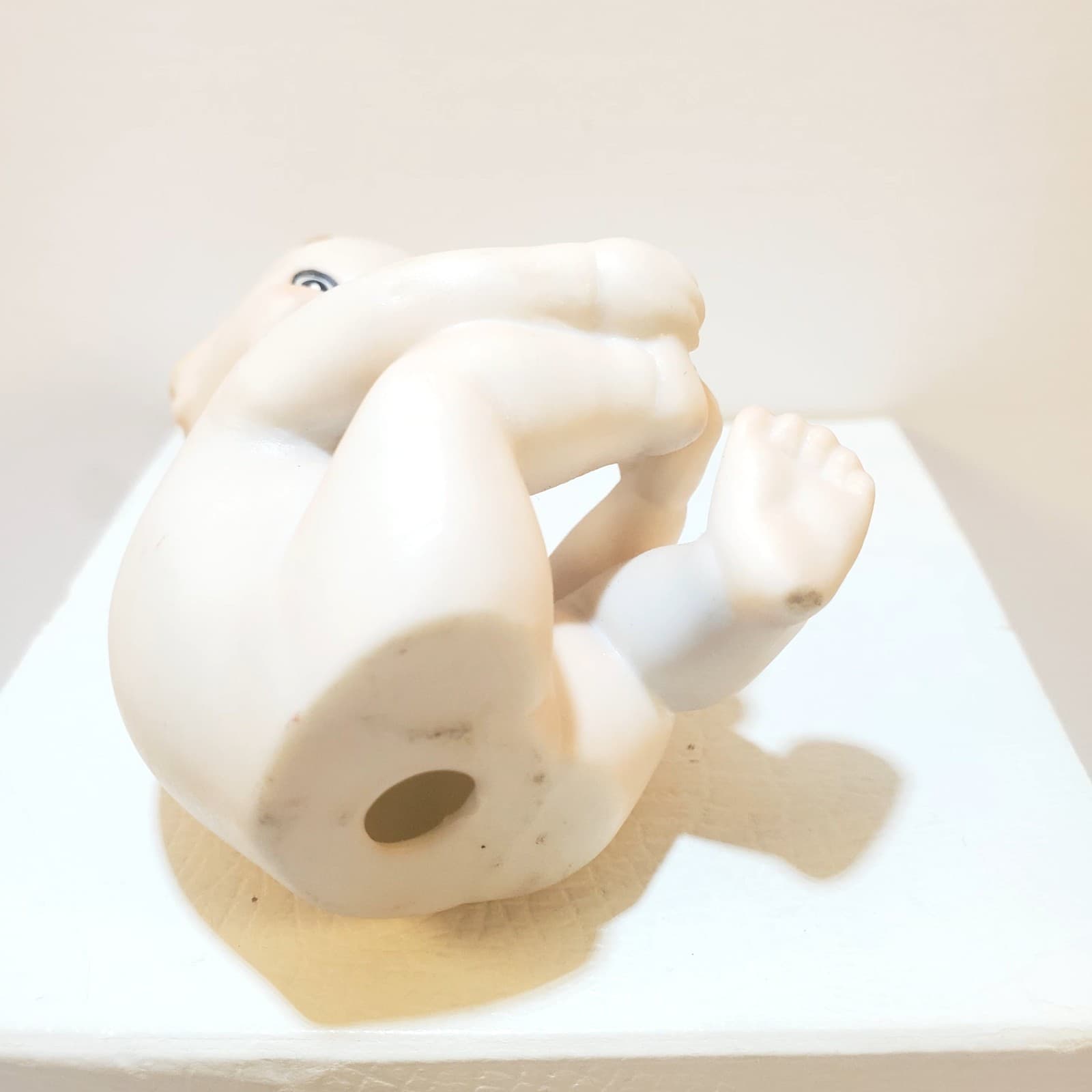 Vtg Kewpie Sitting Holding Foot Bisque Blue Wing Cherub Figurine Made In Japan - Thumbnail 5