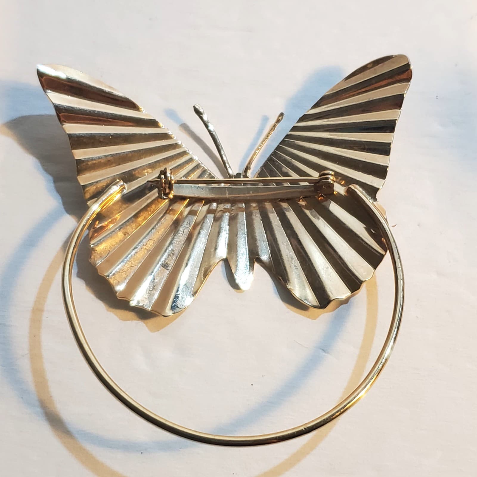 Vintage Large Gold Tone Pleated Metal Butterfly Scarf Hanger Holder Brooch Pin - Thumbnail 2