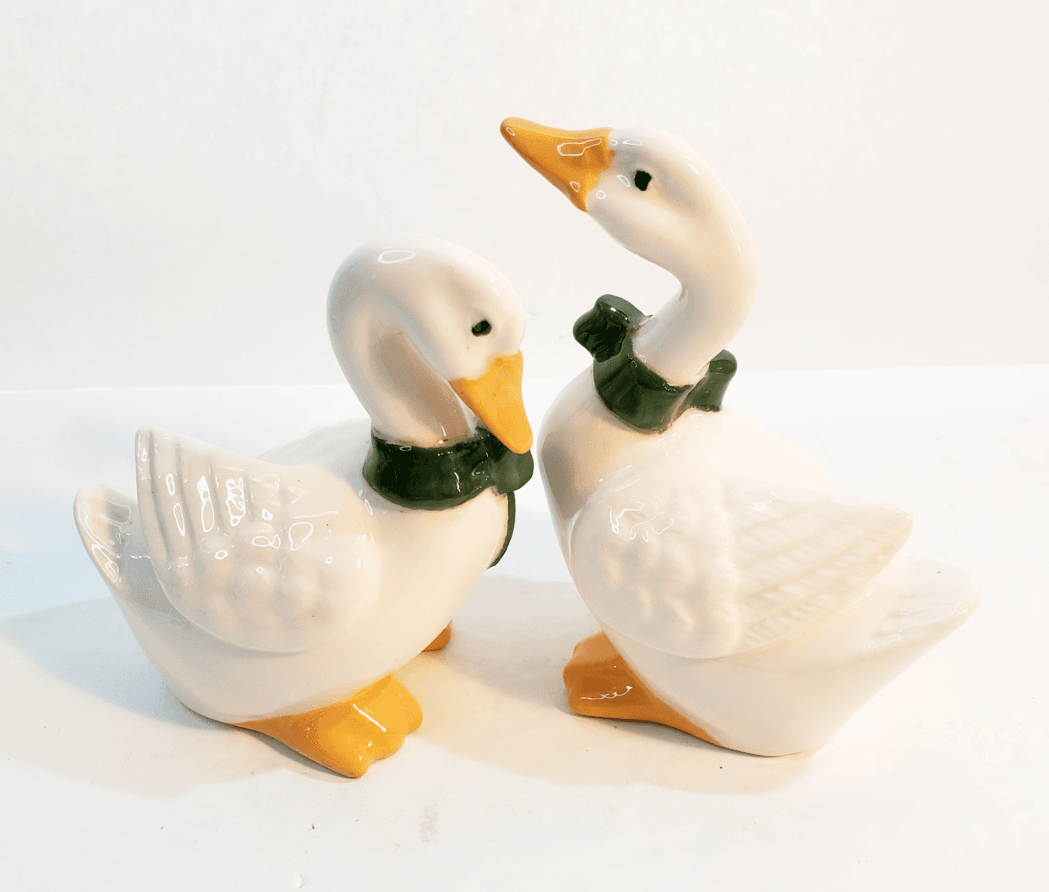 Vtg Sittre Ceramics Set of 2 White Duck Goose Holly Ribbon Christmas Figurines - Thumbnail 2