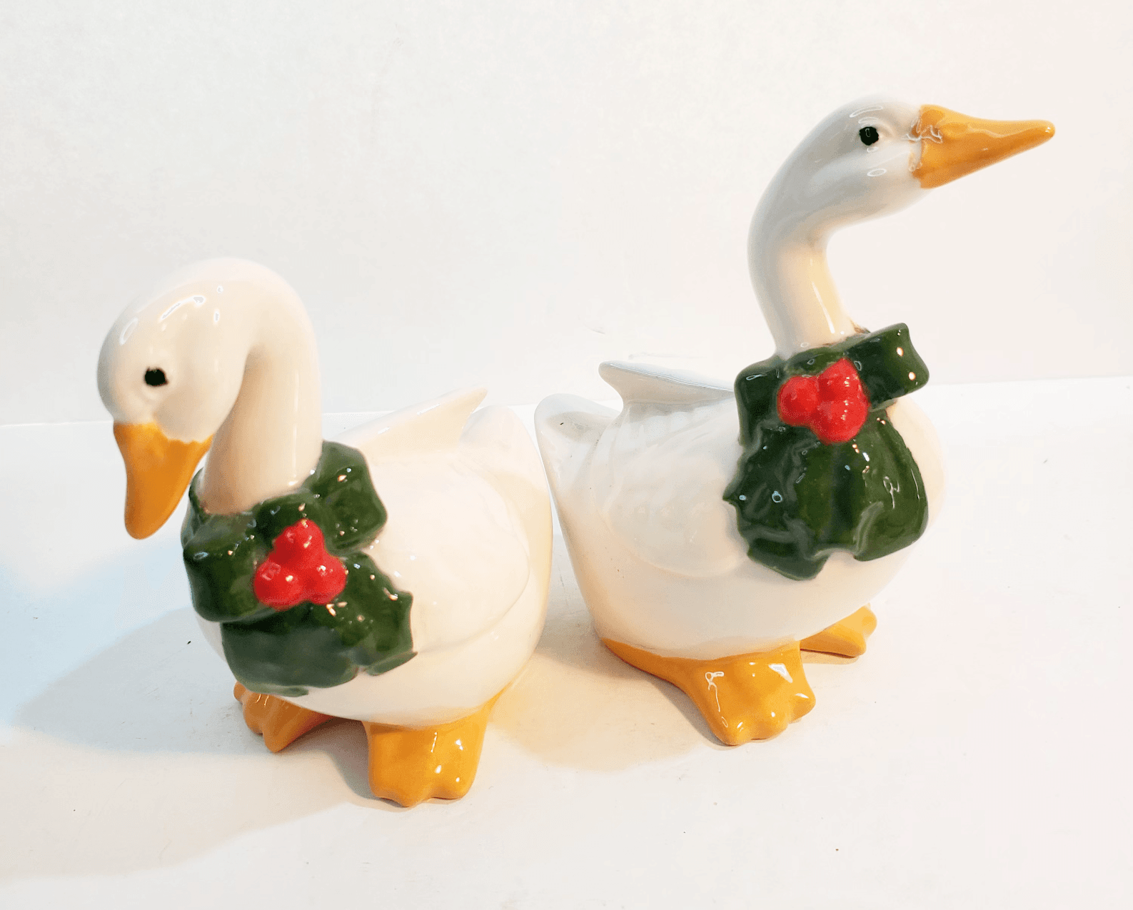 Vtg Sittre Ceramics Set of 2 White Duck Goose Holly Ribbon Christmas Figurines