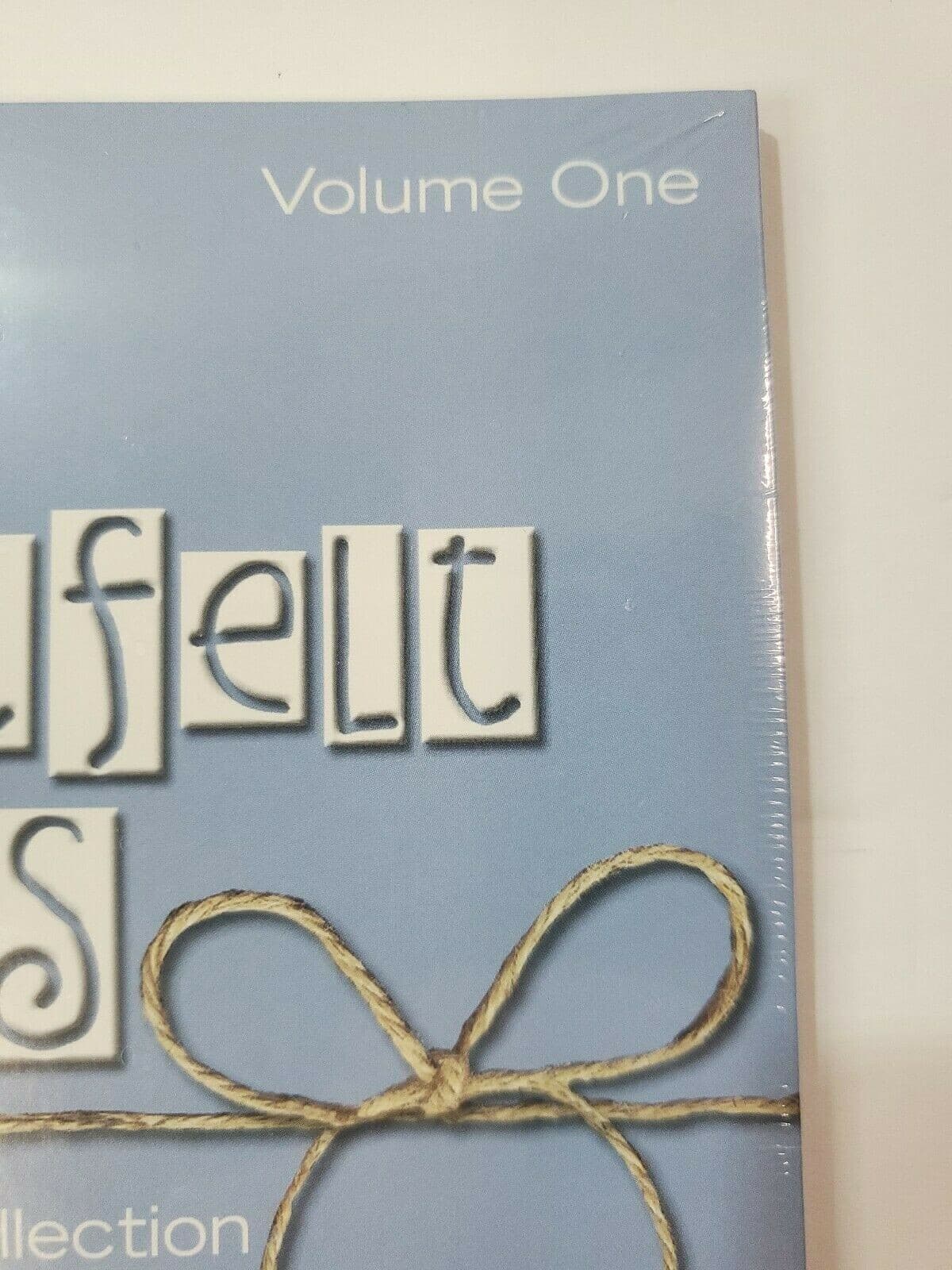 Heartfelt Fonts Volume One 25 Fonts Holiday Season Baxter Scrapbook Crafts CD - Thumbnail 2