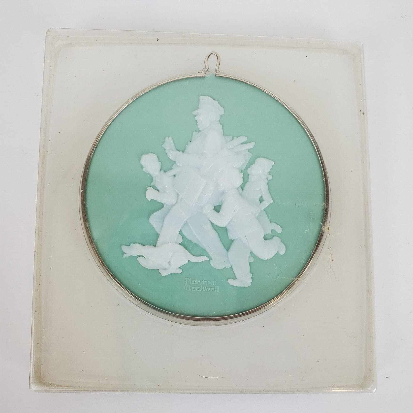 Vintage Hallmark Norman Rockwell Cameo Series Christmas Ornament 1985 Postman - Thumbnail 3