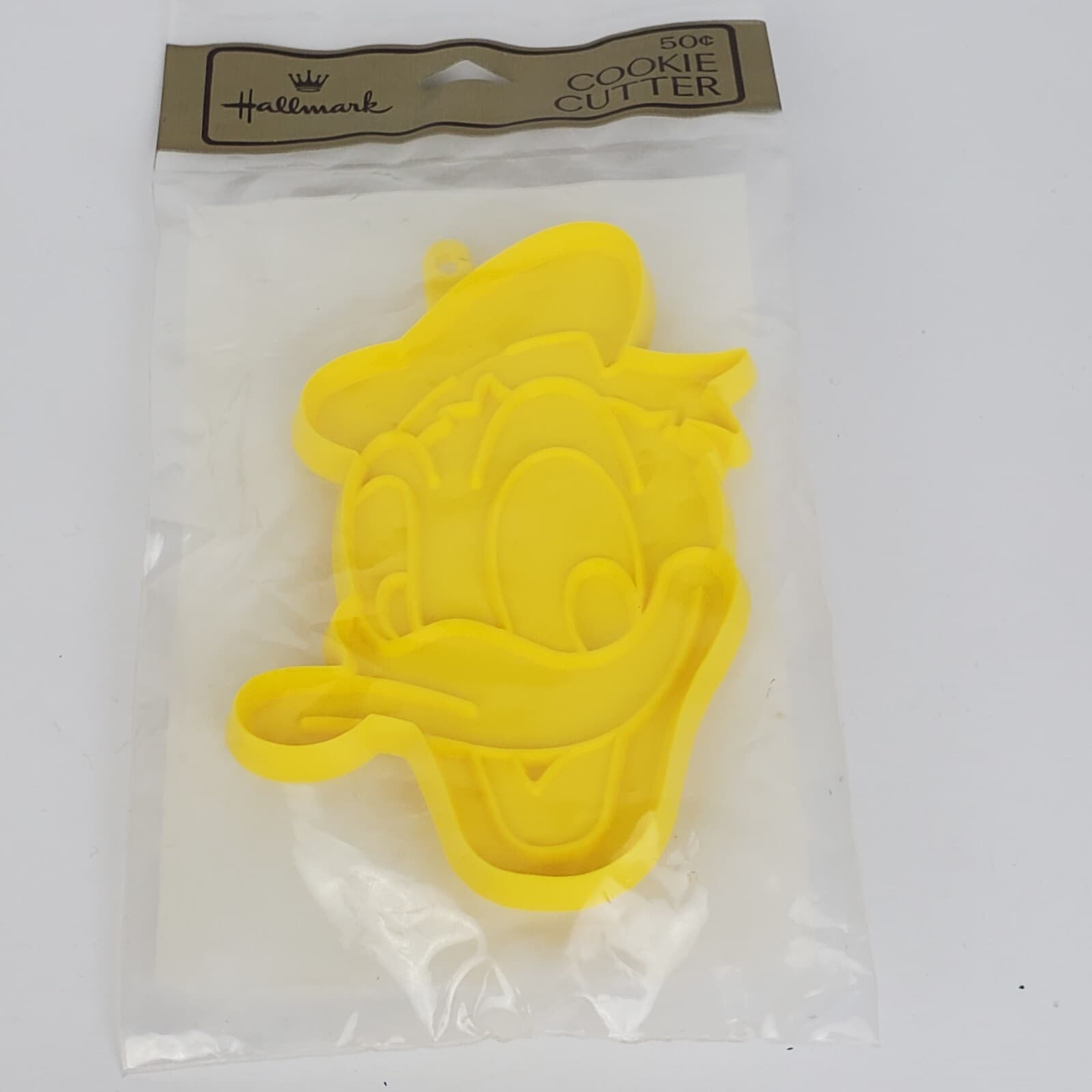 Vintage Hallmark Disney Donald Duck Yellow Plastic Cookie Cutter NOS Sealed