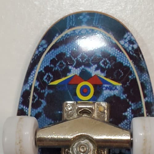 Vintage Fingerboard Signed Skipper Bay 12-31-2002 Blue Red 5.25 in. Deck - Thumbnail 5