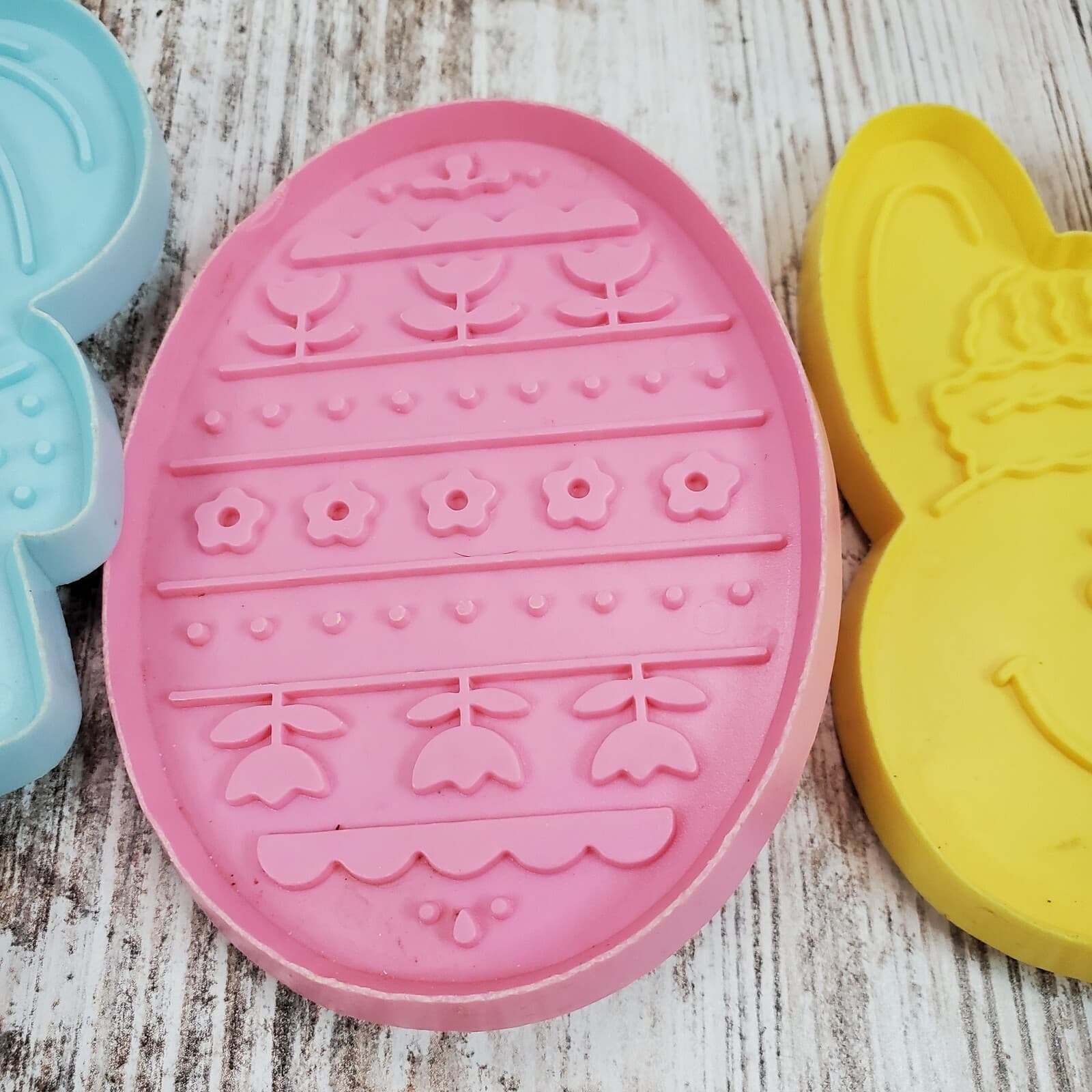 Vintage Hallmark Cookie Cutter Easter Set - Funny Bunny Decorated Egg Boy & Girl - Thumbnail 3