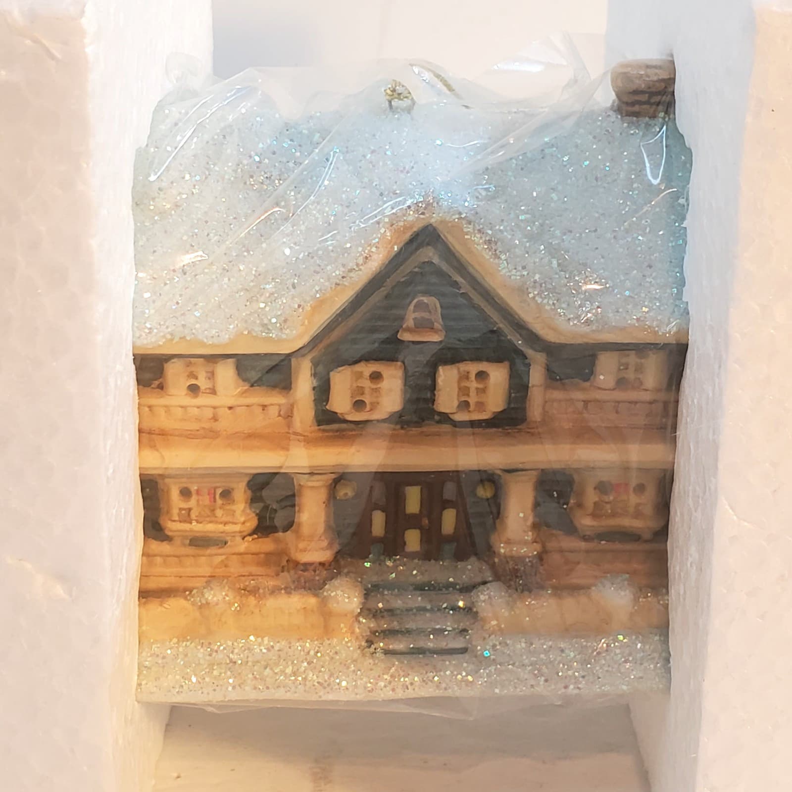 It’s A Wonderful Life Ma Bailey's House Series II Porcelain Brighten Up Ornament - Thumbnail 3