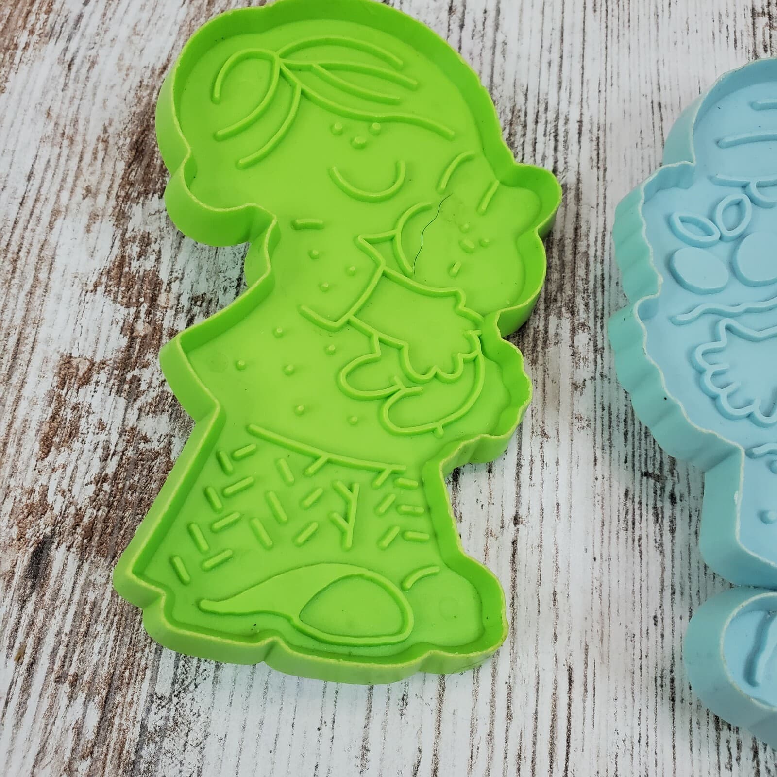 Vintage Hallmark Cookie Cutter Easter Set - Funny Bunny Decorated Egg Boy & Girl - Thumbnail 5