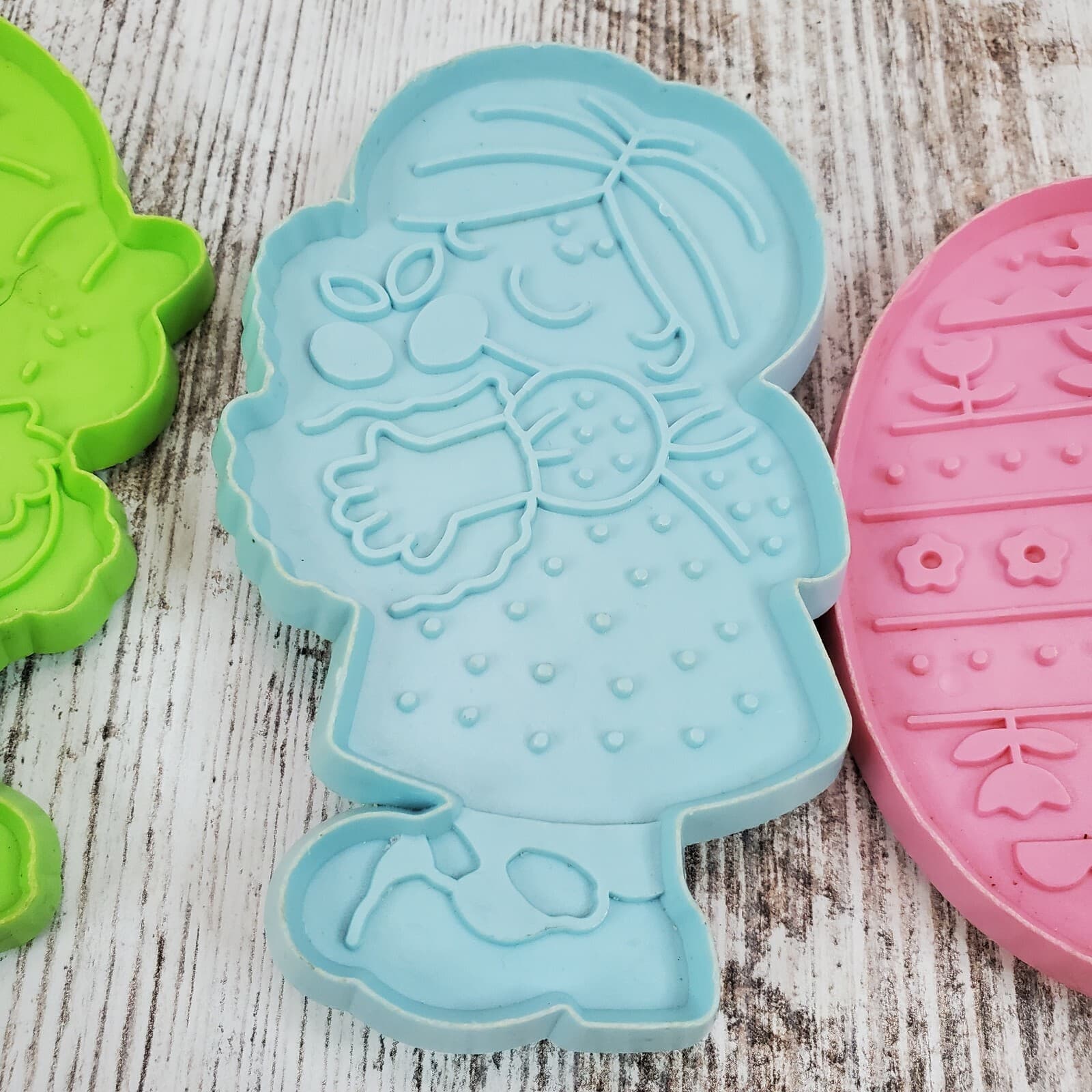 Vintage Hallmark Cookie Cutter Easter Set - Funny Bunny Decorated Egg Boy & Girl - Thumbnail 4