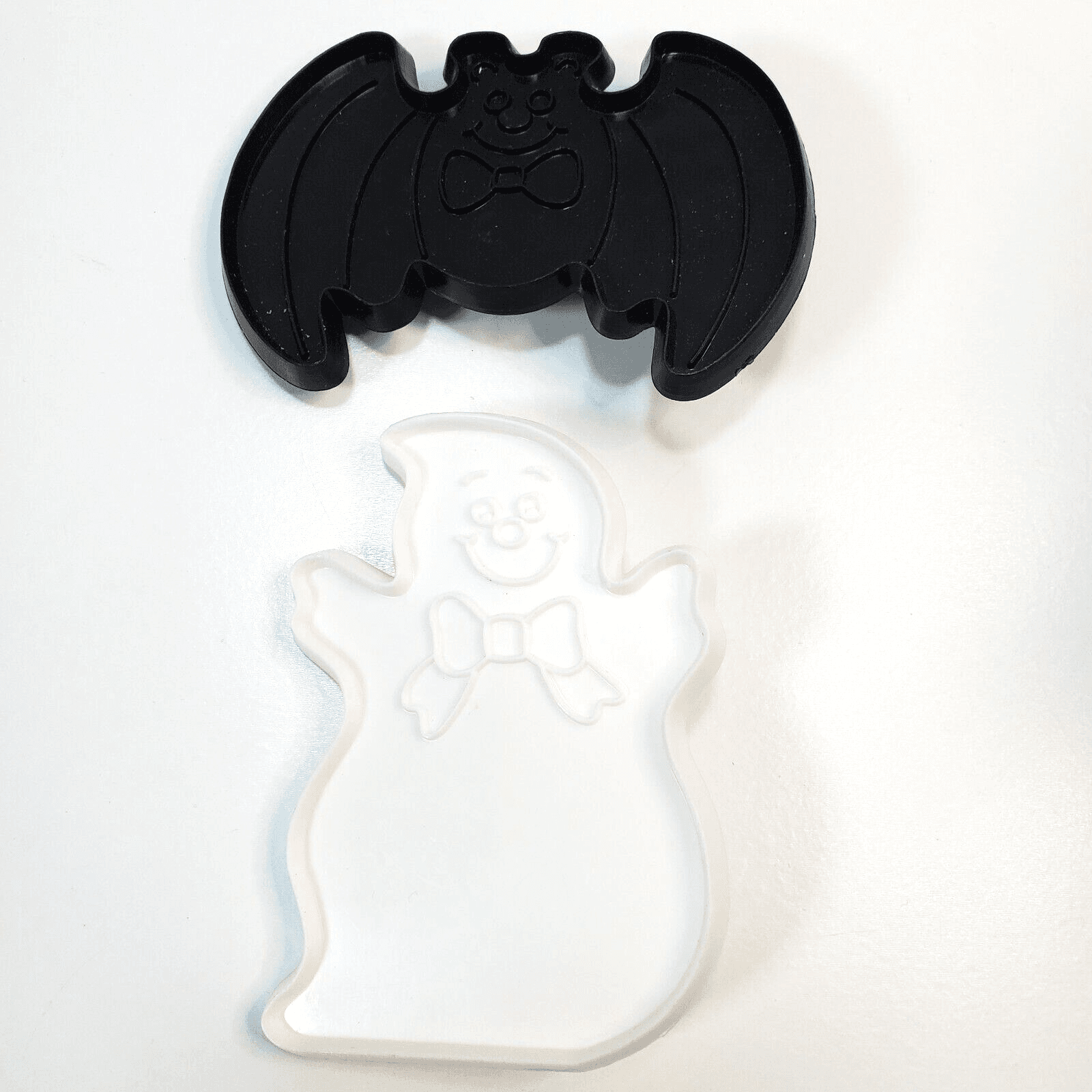 Vtg Current Inc Plastic White Ghost Black Bat Halloween Cookie Cutters Taiwan