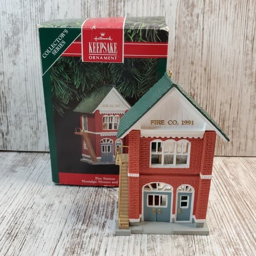 Vintage Hallmark 1991 Nostalgic Houses & Shops 8th Fire Station Ornament & Box